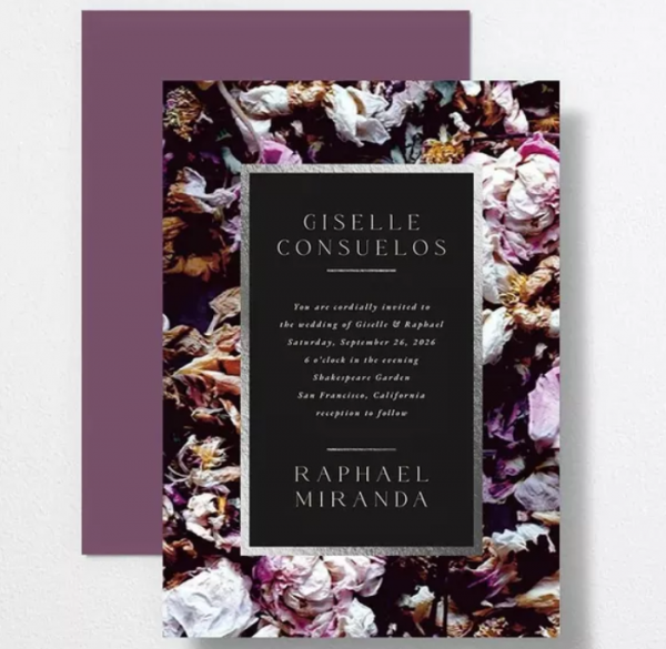 Motif bunga eksotis yang memberikan nuansa mewah